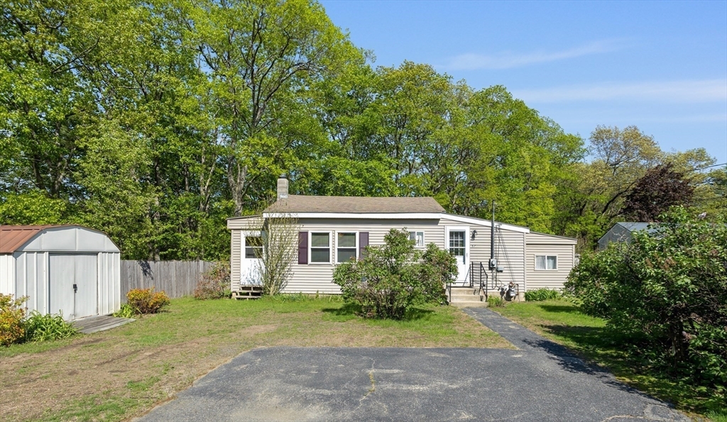 57 Liberty Street, Leominster, Massachusetts, 2 Bedrooms Bedrooms, 4 Rooms Rooms,1 BathroomBathrooms,Residential,For Sale,Liberty Street,73377025