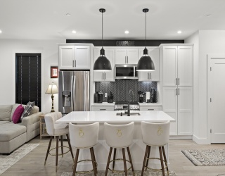 68 Armandine, Boston, Massachusetts, 2 Bedrooms Bedrooms, 5 Rooms Rooms,2 BathroomsBathrooms,Residential Lease,For Rent,Armandine,73377125
