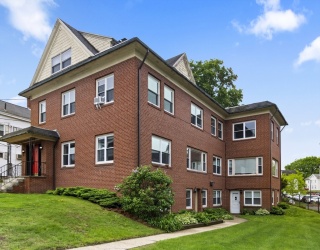 8 Lake St, Webster, Massachusetts, 7 Bedrooms Bedrooms, 22 Rooms Rooms,8 BathroomsBathrooms,Residential Income,For Sale,Lake St,73374777