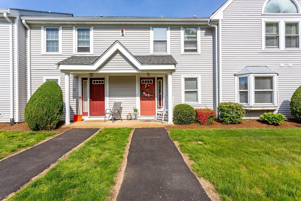 75 Warren Street West, Raynham, Massachusetts, 2 Bedrooms Bedrooms, 5 Rooms Rooms,1.5 BathroomsBathrooms,Residential,For Sale,Warren Street West,73377082