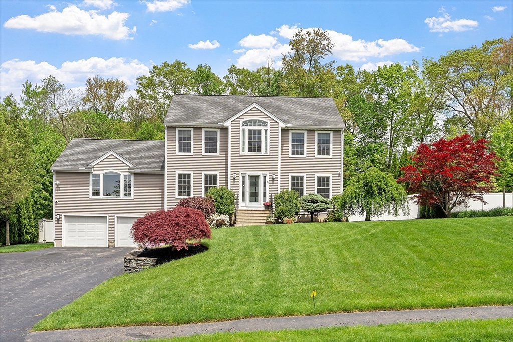 35 Beverly Hill Dr, Shrewsbury, Massachusetts, 4 Bedrooms Bedrooms, 9 Rooms Rooms,3.5 BathroomsBathrooms,Residential,For Sale,Beverly Hill Dr,73377054