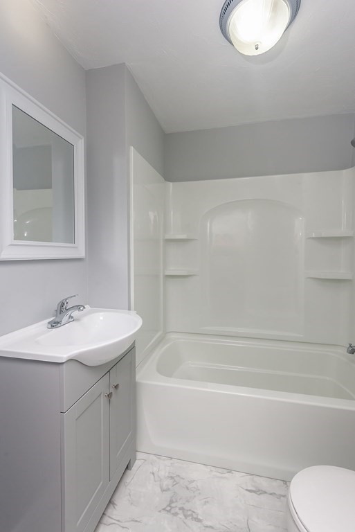 19 Church St, North Attleboro, Massachusetts, 1 Bedroom Bedrooms, 4 Rooms Rooms,1 BathroomBathrooms,Residential,For Sale,Church St,73377093