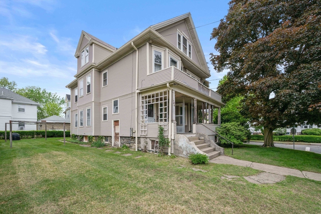 164-166 Church St, Watertown, Massachusetts, 7 Bedrooms Bedrooms, 12 Rooms Rooms,2.5 BathroomsBathrooms,Residential Income,For Sale,Church St,73377161