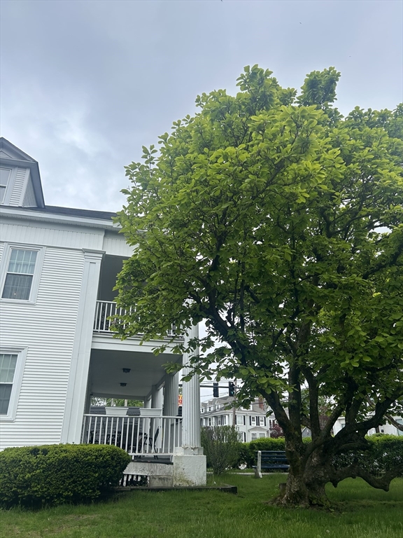 389 South Main Street, Haverhill, Massachusetts, 1 Bedroom Bedrooms, 3 Rooms Rooms,1 BathroomBathrooms,Residential Lease,For Rent,South Main Street,73377184