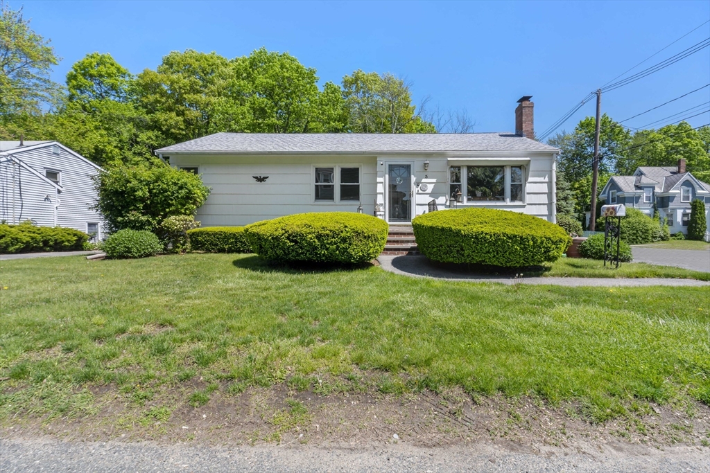 3 Moraine Pl, Brockton, Massachusetts, 3 Bedrooms Bedrooms, 8 Rooms Rooms,2 BathroomsBathrooms,Residential,For Sale,Moraine Pl,73377185