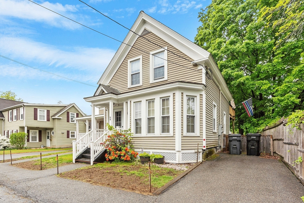 9 Elm St, Ayer, Massachusetts, 3 Bedrooms Bedrooms, 10 Rooms Rooms,2 BathroomsBathrooms,Residential Income,For Sale,Elm St,73377354