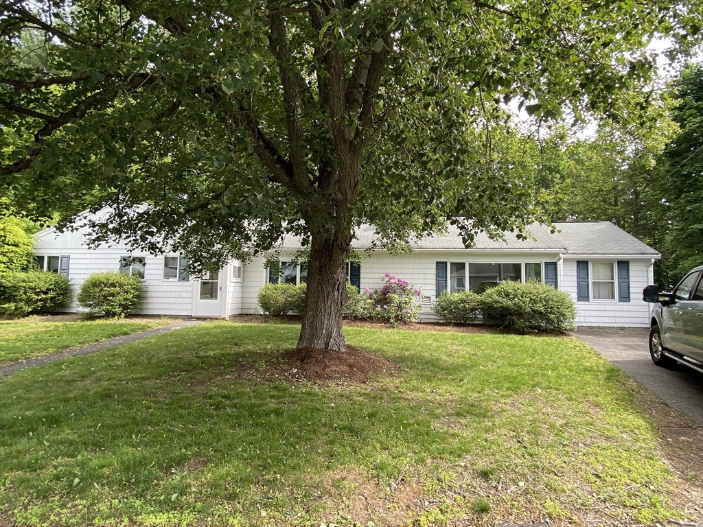 22 Hemlock Drive, Natick, Massachusetts, 3 Bedrooms Bedrooms, 7 Rooms Rooms,2 BathroomsBathrooms,Residential Lease,For Rent,Hemlock Drive,73377526