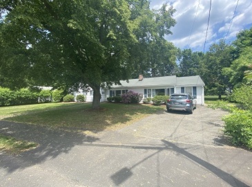 22 Hemlock Drive, Natick, Massachusetts, 3 Bedrooms Bedrooms, 7 Rooms Rooms,2 BathroomsBathrooms,Residential Lease,For Rent,Hemlock Drive,73377526