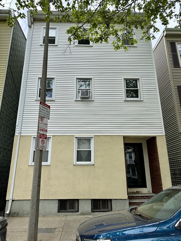 298 Chelsea Street, Boston, Massachusetts, 4 Bedrooms Bedrooms, 13 Rooms Rooms,3.5 BathroomsBathrooms,Residential Income,For Sale,Chelsea Street,73377541