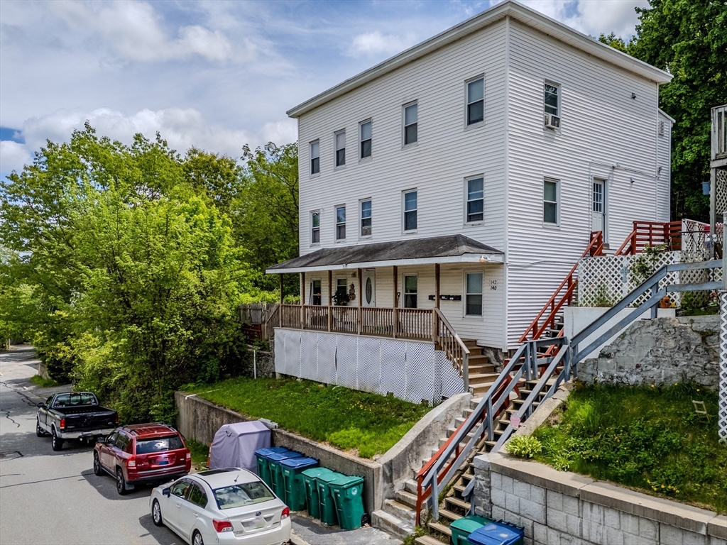 140-142 Leighton St, Fitchburg, Massachusetts, 8 Bedrooms Bedrooms, 12 Rooms Rooms,3 BathroomsBathrooms,Residential Income,For Sale,Leighton St,73377597