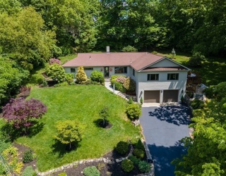 10 Winch Way, Natick, Massachusetts, 4 Bedrooms Bedrooms, 8 Rooms Rooms,3 BathroomsBathrooms,Residential Lease,For Rent,Winch Way,73377659