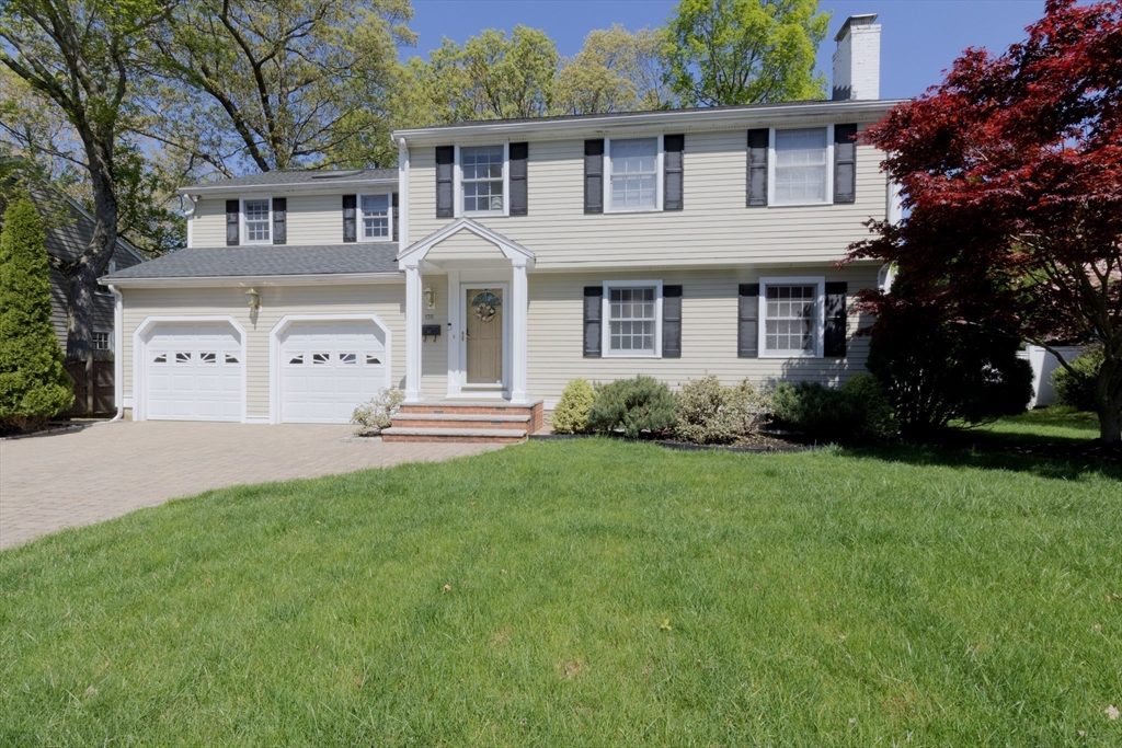135 Lindbergh Ave, Needham, Massachusetts, 4 Bedrooms Bedrooms, 10 Rooms Rooms,2.5 BathroomsBathrooms,Residential Lease,For Rent,Lindbergh Ave,73377676