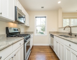 101 Franklin St, Brookline, Massachusetts, 2 Bedrooms Bedrooms, 4 Rooms Rooms,2 BathroomsBathrooms,Residential Lease,For Rent,Franklin St,73377680