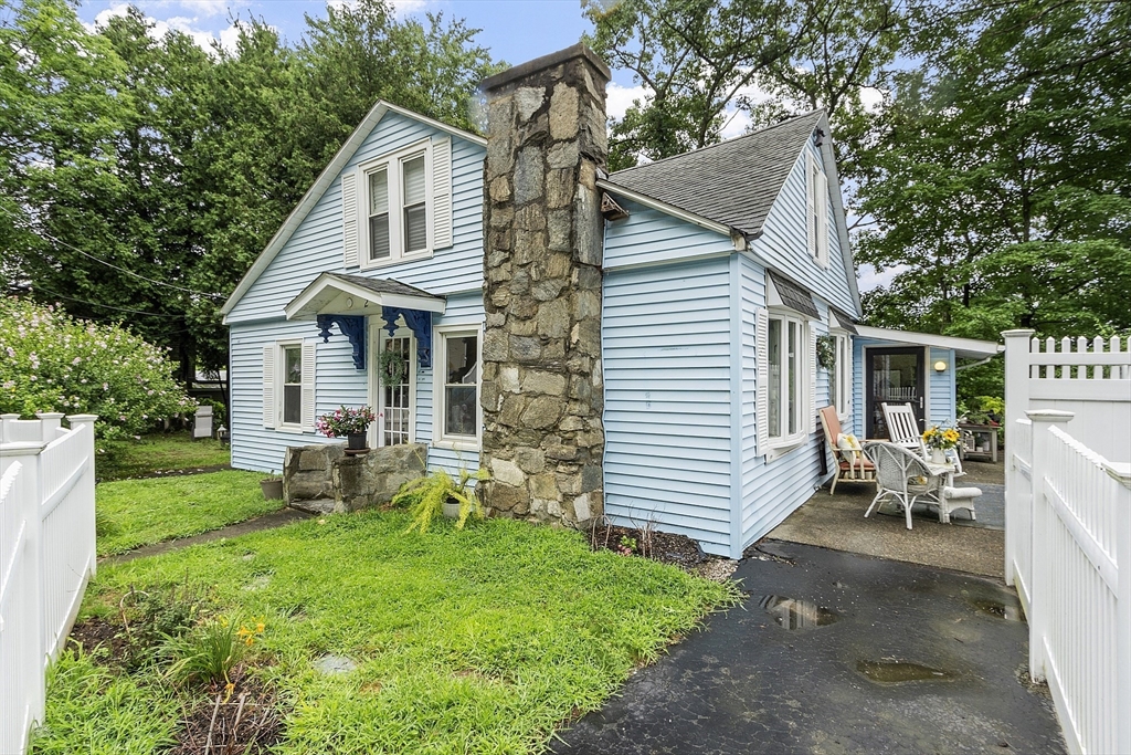 2 Natural History Dr, Worcester, Massachusetts, 2 Bedrooms Bedrooms, 6 Rooms Rooms,1 BathroomBathrooms,Residential,For Sale,Natural History Dr,73377682
