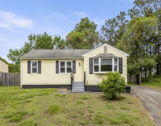 28 Bog Hollow Rd, Springfield, Massachusetts, 3 Bedrooms Bedrooms, 5 Rooms Rooms,1 BathroomBathrooms,Residential,For Sale,Bog Hollow Rd,73377690