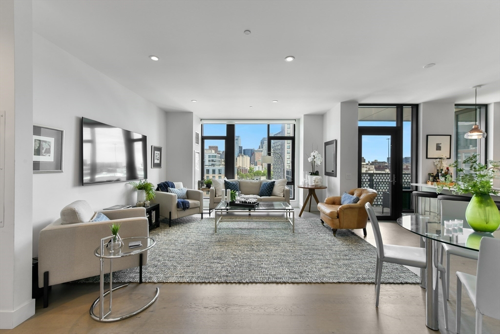 40 Traveler St., Boston, Massachusetts, 2 Bedrooms Bedrooms, 5 Rooms Rooms,2.5 BathroomsBathrooms,Residential,For Sale,Traveler St.,73377741
