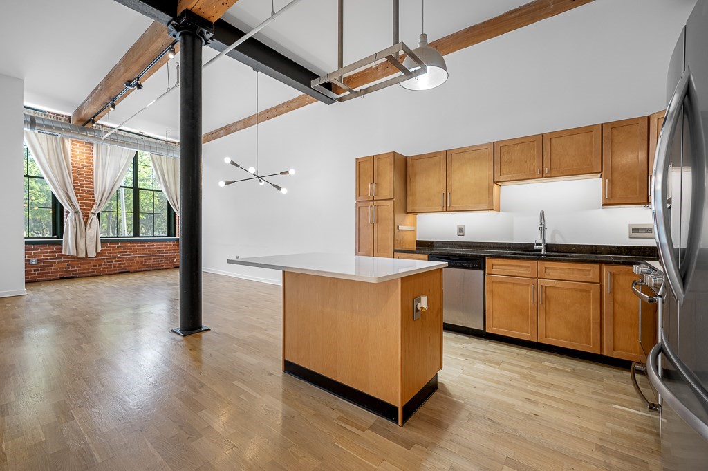 160 Fremont St, Worcester, Massachusetts, 2 Bedrooms Bedrooms, 4 Rooms Rooms,2 BathroomsBathrooms,Residential,For Sale,Fremont St,73377931