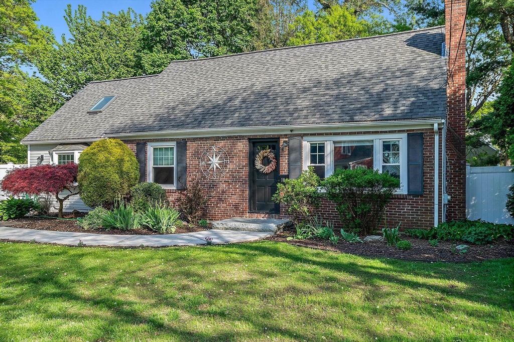 10 Stoughton Road, Dedham, Massachusetts, 4 Bedrooms Bedrooms, 9 Rooms Rooms,2 BathroomsBathrooms,Residential,For Sale,Stoughton Road,73378121