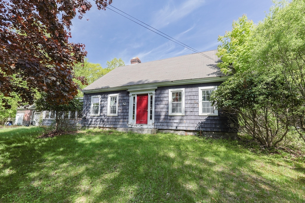 82 Willow St, Foxboro, Massachusetts, 4 Bedrooms Bedrooms, 8 Rooms Rooms,3 BathroomsBathrooms,Residential,For Sale,Willow St,73378153