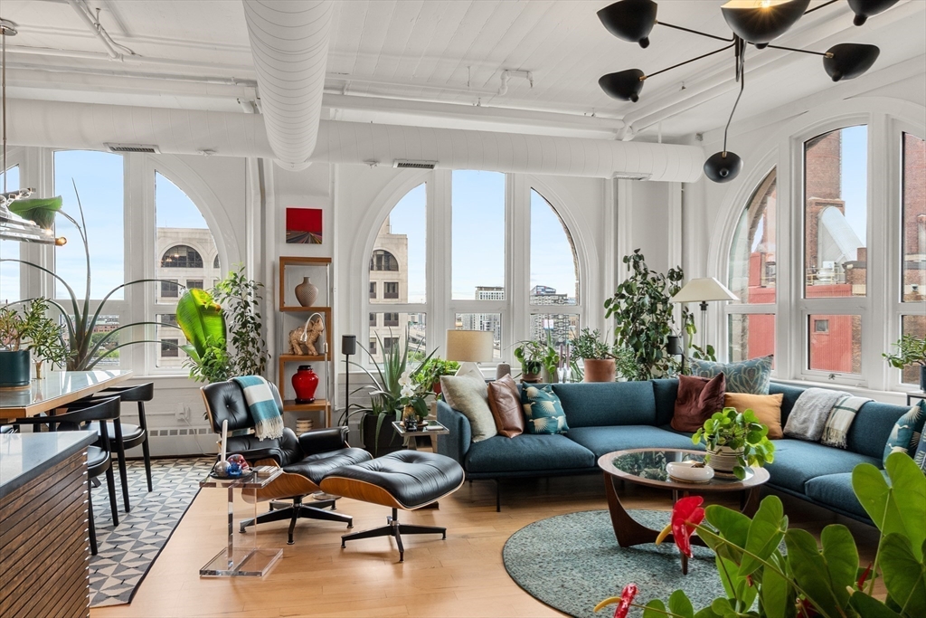 210 South St, Boston, Massachusetts, 2 Bedrooms Bedrooms, 5 Rooms Rooms,2 BathroomsBathrooms,Residential,For Sale,South St,73378028