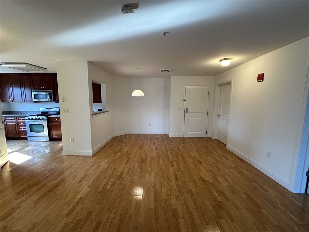 318 Rindge Avenue, Cambridge, Massachusetts, 2 Bedrooms Bedrooms, 5 Rooms Rooms,2 BathroomsBathrooms,Residential Lease,For Rent,Rindge Avenue,73378260