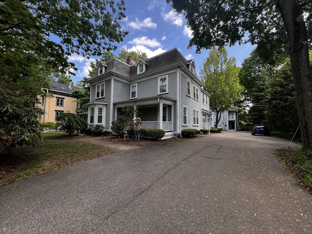 72- 78 Highland Ave, Newton, Massachusetts, 4 Bedrooms Bedrooms, 8 Rooms Rooms,3.5 BathroomsBathrooms,Residential Lease,For Rent,Highland Ave,73378262