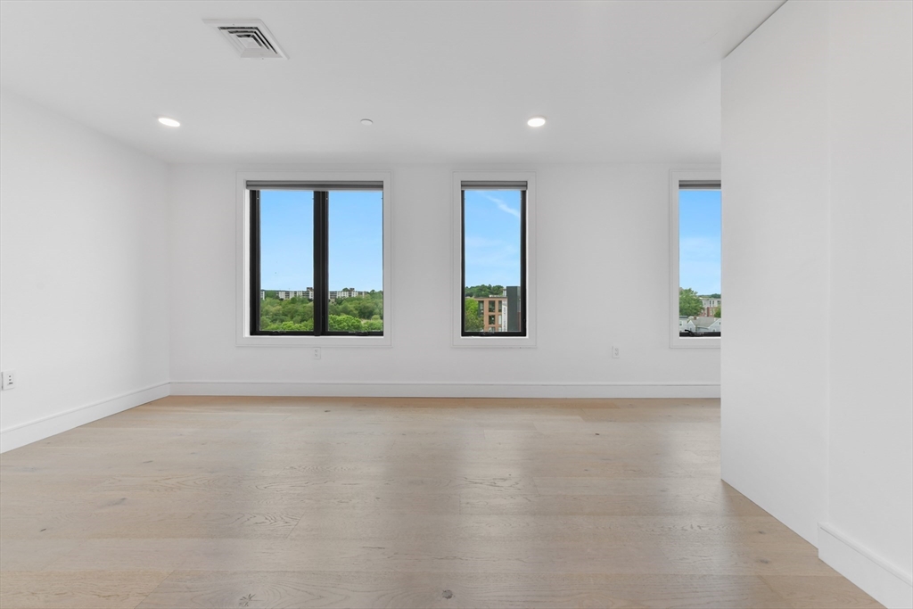 50 Leo M. Birmingham Parkway, Boston, Massachusetts, 1 Bedroom Bedrooms, 3 Rooms Rooms,1 BathroomBathrooms,Residential,For Sale,Leo M. Birmingham Parkway,73378903