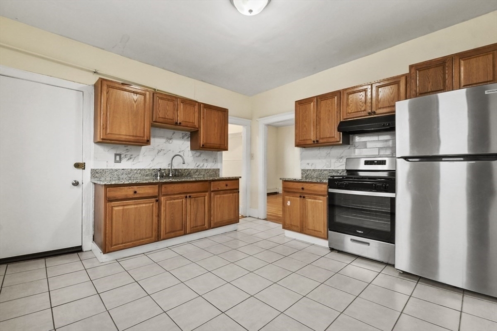 103 Brunswick, Boston, Massachusetts, 2 Bedrooms Bedrooms, 6 Rooms Rooms,1 BathroomBathrooms,Residential Lease,For Rent,Brunswick,73378955
