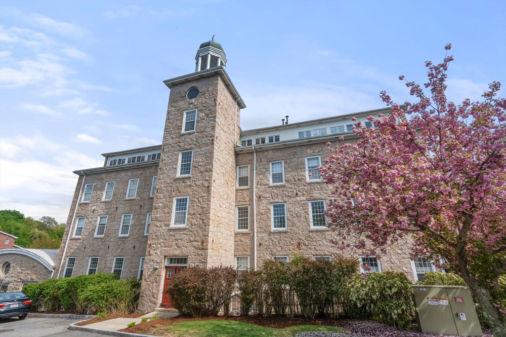 7 S Stone Mill Drive, Dedham, Massachusetts, 1 Bedroom Bedrooms, 3 Rooms Rooms,1 BathroomBathrooms,Residential,For Sale,S Stone Mill Drive,73378943