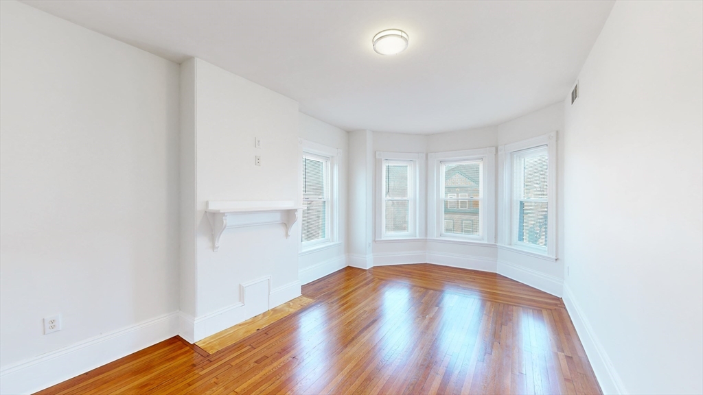 80 West Cottage, Boston, Massachusetts, 3 Bedrooms Bedrooms, 5 Rooms Rooms,1 BathroomBathrooms,Residential Lease,For Rent,West Cottage,73378962