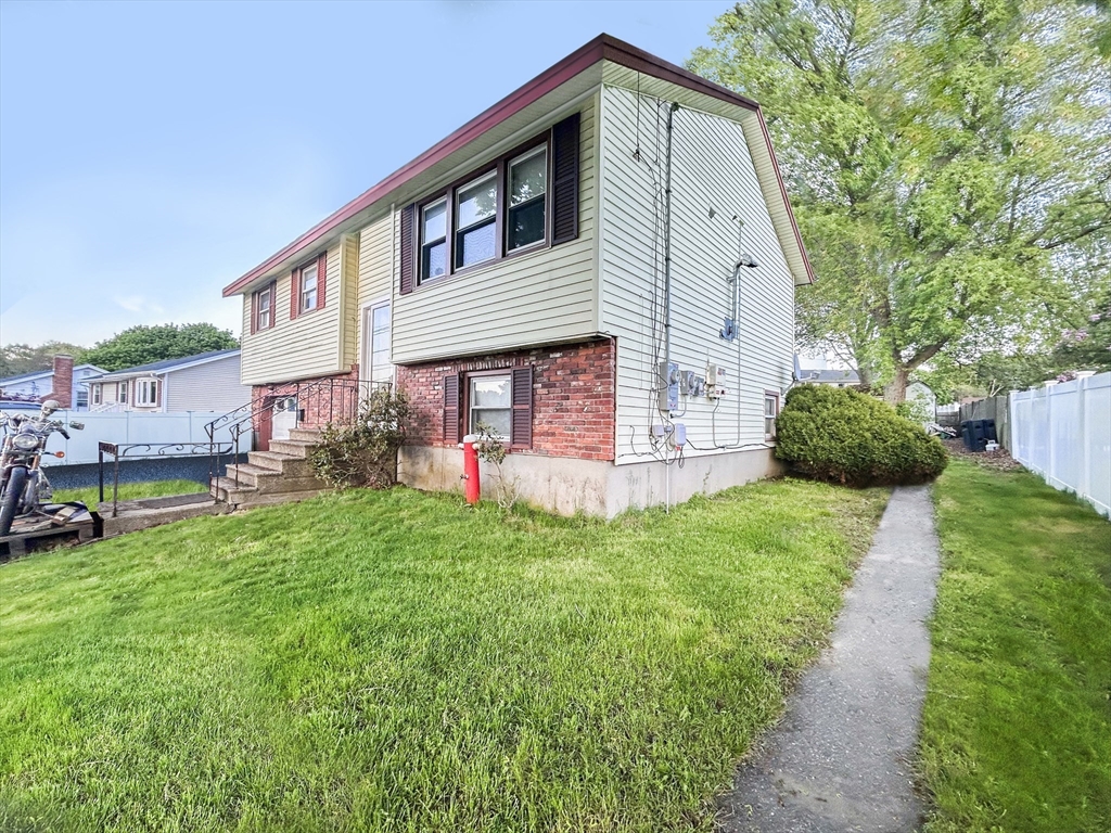 55 Summit St, Salem, Massachusetts, 3 Bedrooms Bedrooms, 6 Rooms Rooms,1 BathroomBathrooms,Residential,For Sale,Summit St,73379167