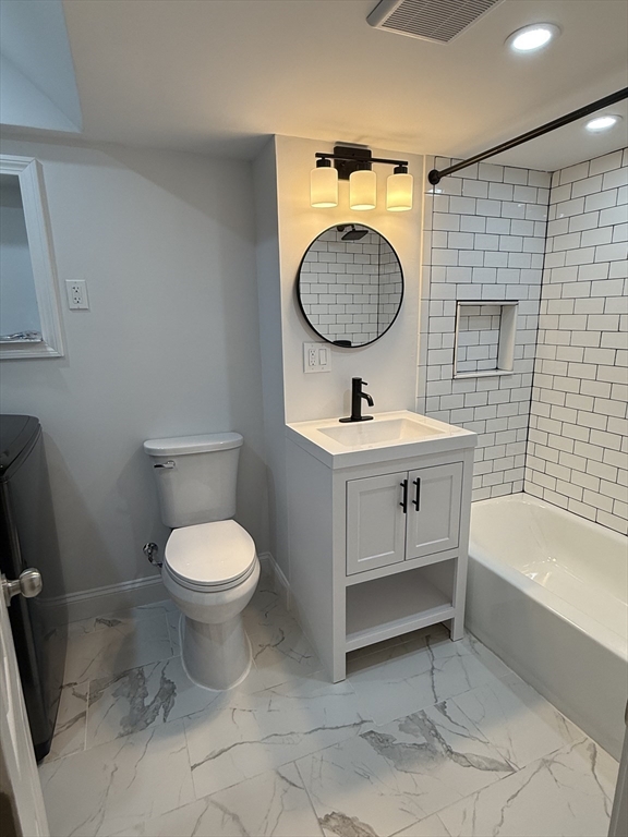 14 Quint Ave, Boston, Massachusetts, 5 Bedrooms Bedrooms, 9 Rooms Rooms,2 BathroomsBathrooms,Residential Lease,For Rent,Quint Ave,73379162