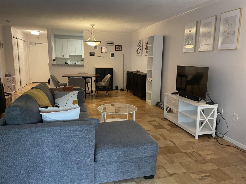 2 Hawthorne Place, Boston, Massachusetts, 1 Bedroom Bedrooms, 3 Rooms Rooms,1 BathroomBathrooms,Residential Lease,For Rent,Hawthorne Place,73379174