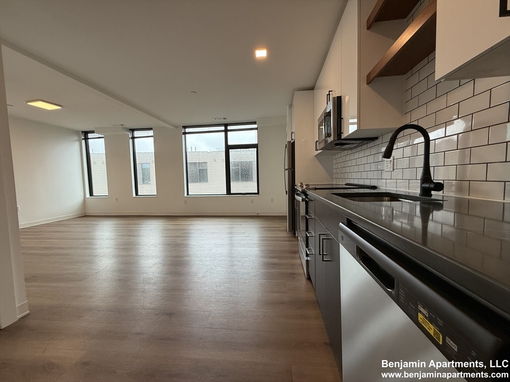 89 Brighton Ave, Boston, Massachusetts, 2 Bedrooms Bedrooms, 3 Rooms Rooms,2 BathroomsBathrooms,Residential Lease,For Rent,Brighton Ave,73379211