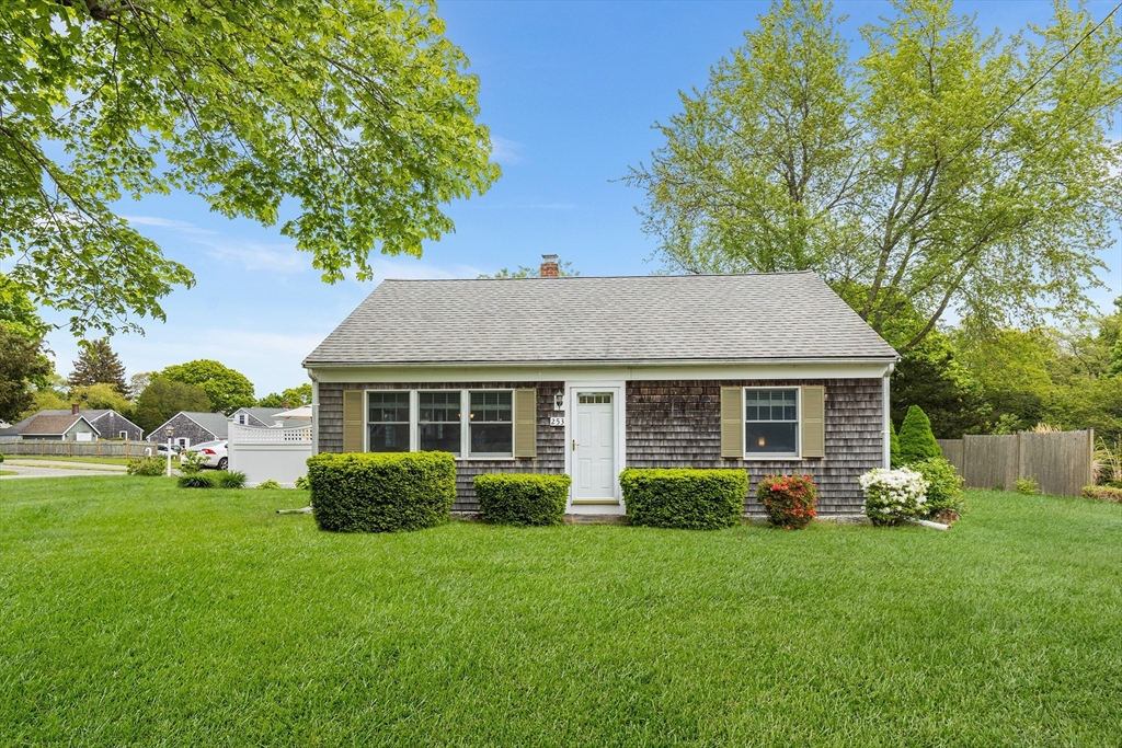 253 Gifford St, Falmouth, Massachusetts, 2 Bedrooms Bedrooms, 4 Rooms Rooms,1 BathroomBathrooms,Residential,For Sale,Gifford St,73379208
