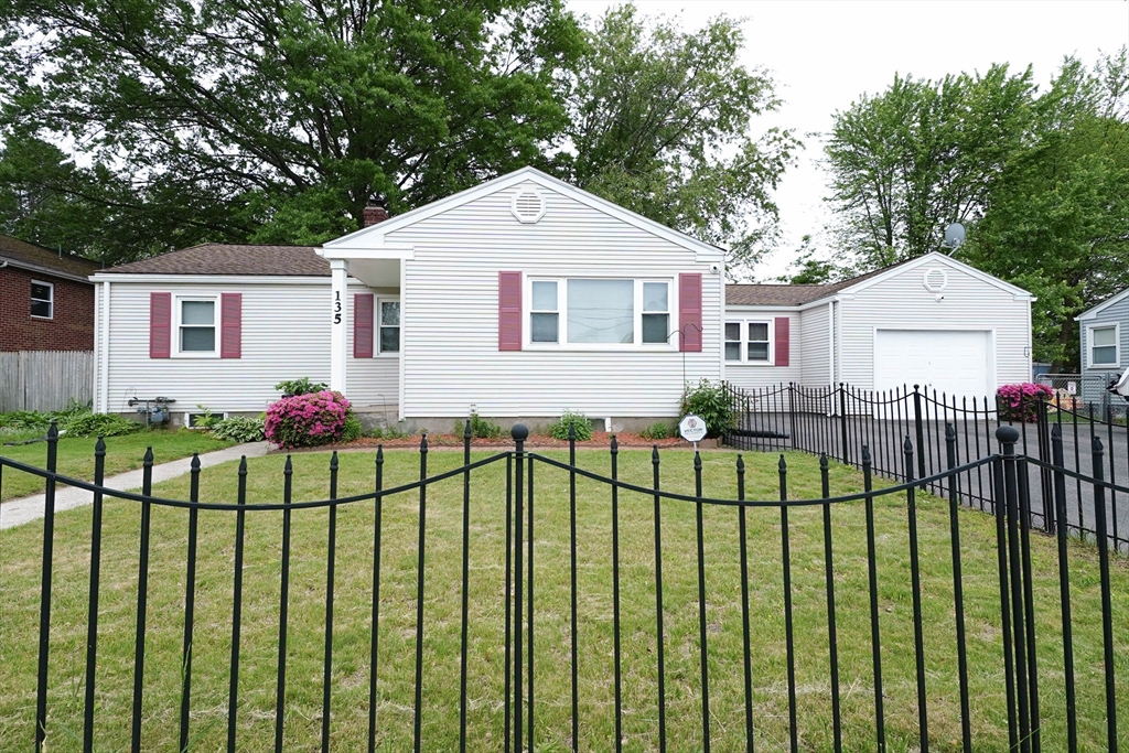 135 Meeting House Rd, Chicopee, Massachusetts, 4 Bedrooms Bedrooms, 6 Rooms Rooms,1 BathroomBathrooms,Residential,For Sale,Meeting House Rd,73379294