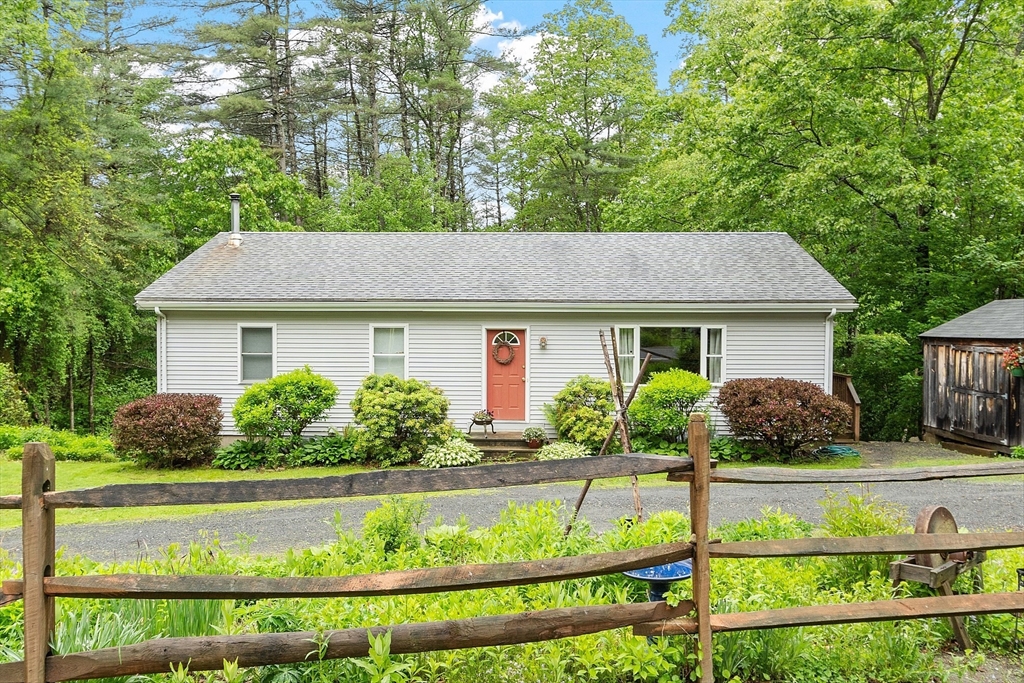 16 Mountain Rd, Erving, Massachusetts, 4 Bedrooms Bedrooms, 6 Rooms Rooms,2 BathroomsBathrooms,Residential,For Sale,Mountain Rd,73379286