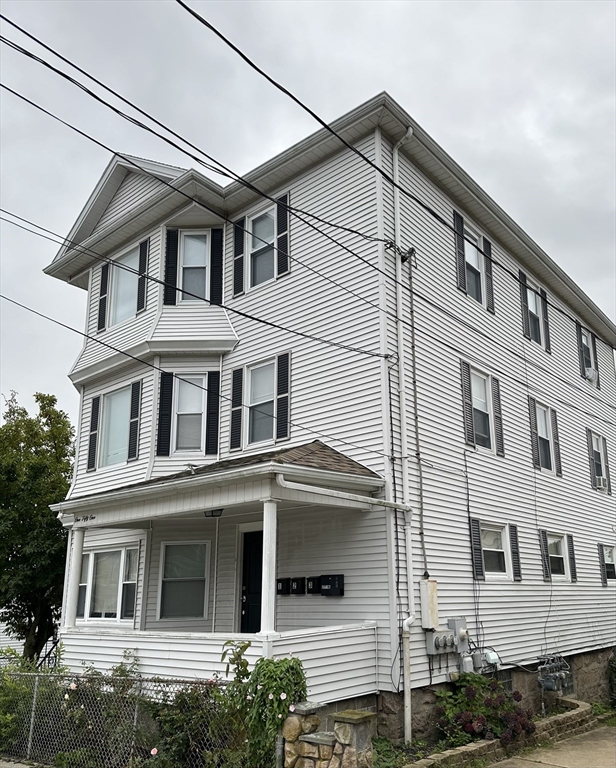 151 Jepson St, Fall River, Massachusetts, 2 Bedrooms Bedrooms, 6 Rooms Rooms,1 BathroomBathrooms,Residential Lease,For Rent,Jepson St,73379305