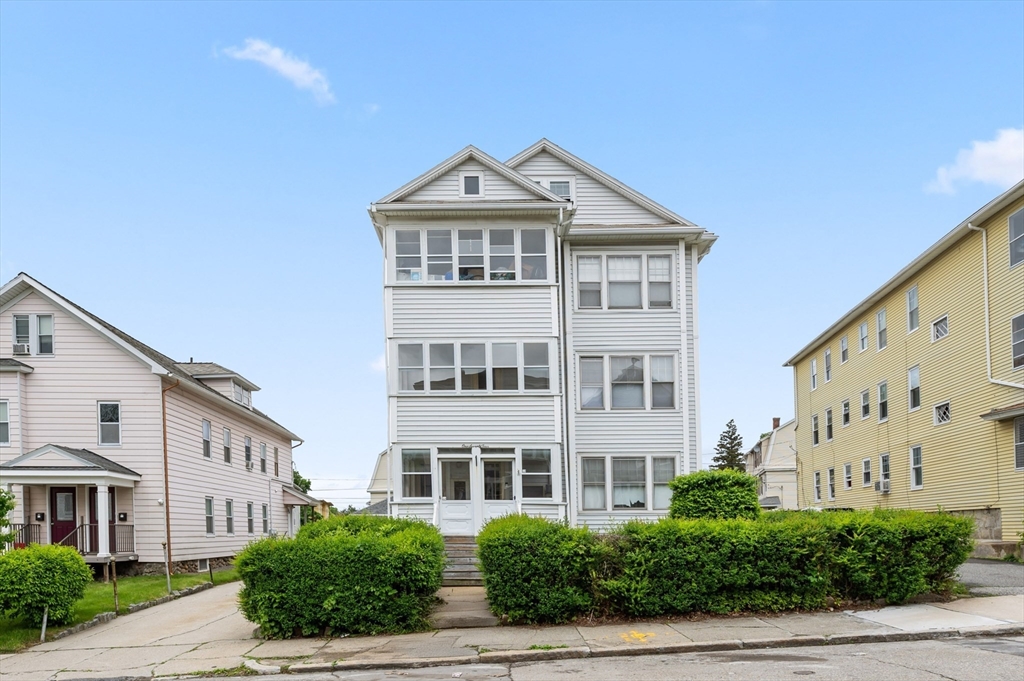 174 Vernon St, Worcester, Massachusetts, 9 Bedrooms Bedrooms, 18 Rooms Rooms,3 BathroomsBathrooms,Residential Income,For Sale,Vernon St,73379379