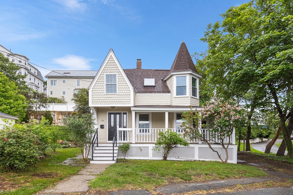 136 Locust Way, Winthrop, Massachusetts, 3 Bedrooms Bedrooms, 7 Rooms Rooms,1 BathroomBathrooms,Residential,For Sale,Locust Way,73379524
