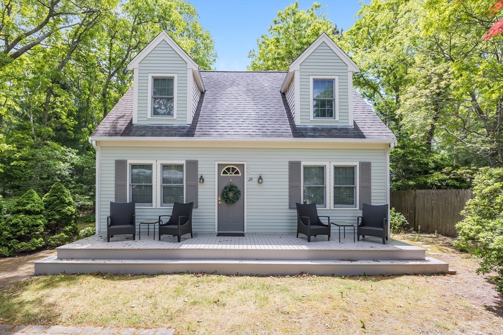 29 Seaview Dr, Falmouth, Massachusetts, 3 Bedrooms Bedrooms, 6 Rooms Rooms,2 BathroomsBathrooms,Residential,For Sale,Seaview Dr,73379523