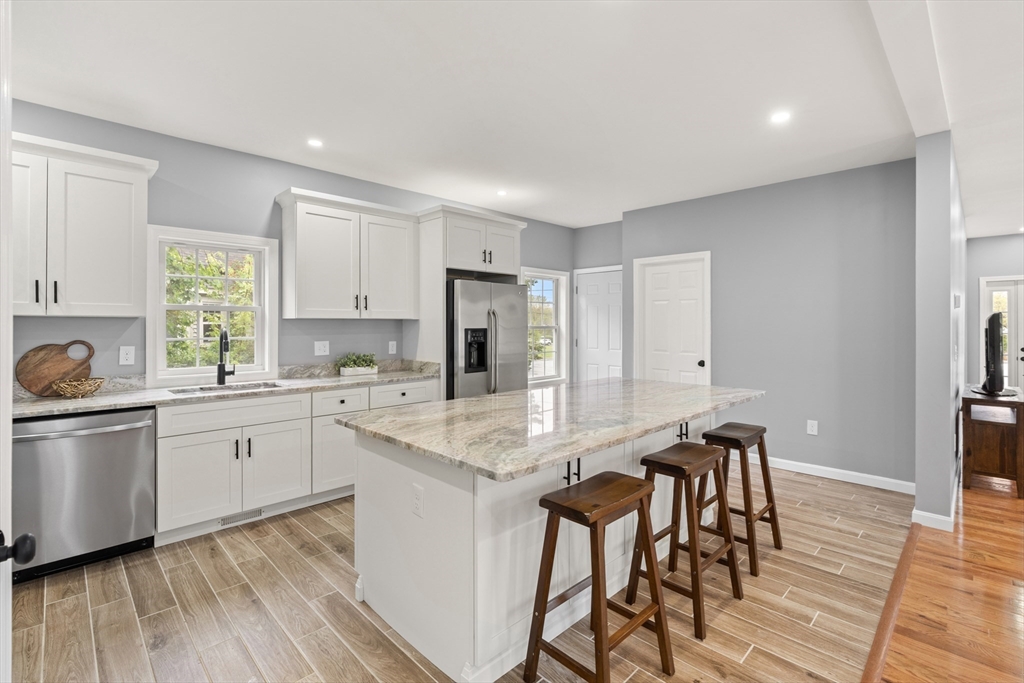 517 Primrose St, Haverhill, Massachusetts, 4 Bedrooms Bedrooms, 7 Rooms Rooms,2.5 BathroomsBathrooms,Residential,For Sale,Primrose St,73379416
