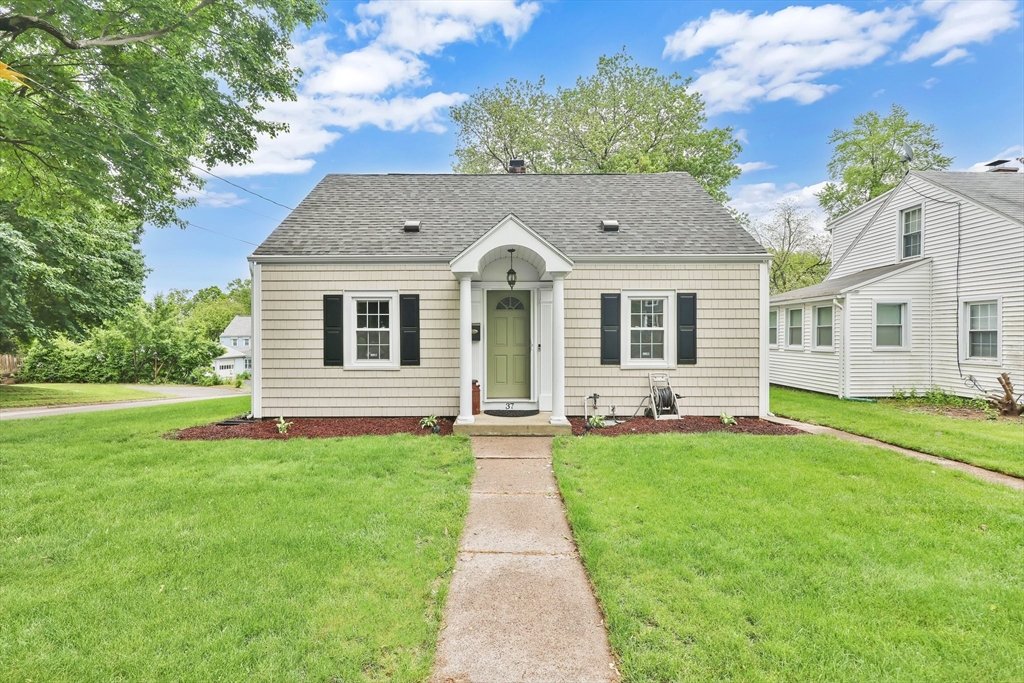 37 Pennsylvania Ave, Springfield, Massachusetts, 3 Bedrooms Bedrooms, 6 Rooms Rooms,1 BathroomBathrooms,Residential,For Sale,Pennsylvania Ave,73377827