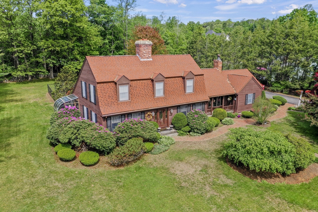 44 Colonial Drive, Leominster, Massachusetts, 4 Bedrooms Bedrooms, 11 Rooms Rooms,2.5 BathroomsBathrooms,Residential,For Sale,Colonial Drive,73379578