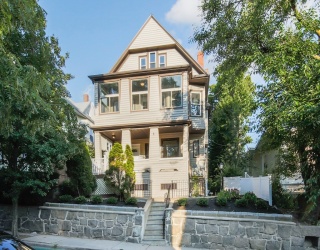 33 Central, Somerville, Massachusetts, 2 Bedrooms Bedrooms, 8 Rooms Rooms,2 BathroomsBathrooms,Residential Lease,For Rent,Central,73379588