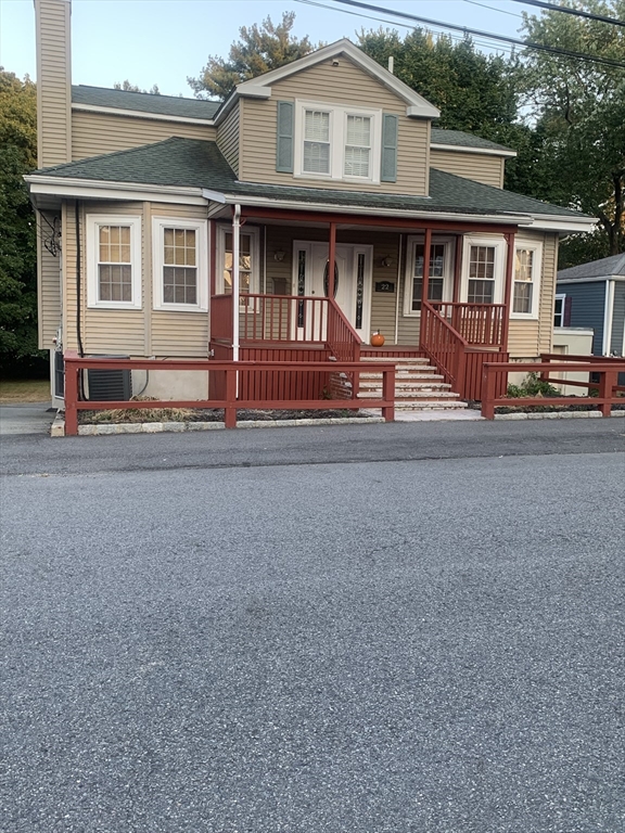 22 Lindale Avenue, Dedham, Massachusetts, 4 Bedrooms Bedrooms, 7 Rooms Rooms,2.5 BathroomsBathrooms,Residential Lease,For Rent,Lindale Avenue,73379570