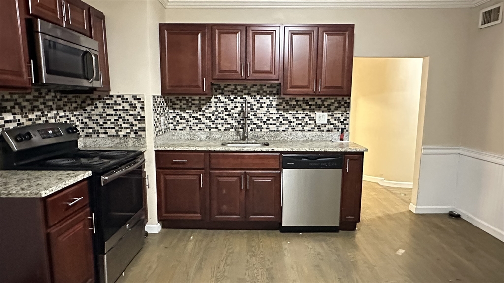 3110 Washington St, Boston, Massachusetts, 3 Bedrooms Bedrooms, 6 Rooms Rooms,1 BathroomBathrooms,Residential Lease,For Rent,Washington St,73379641