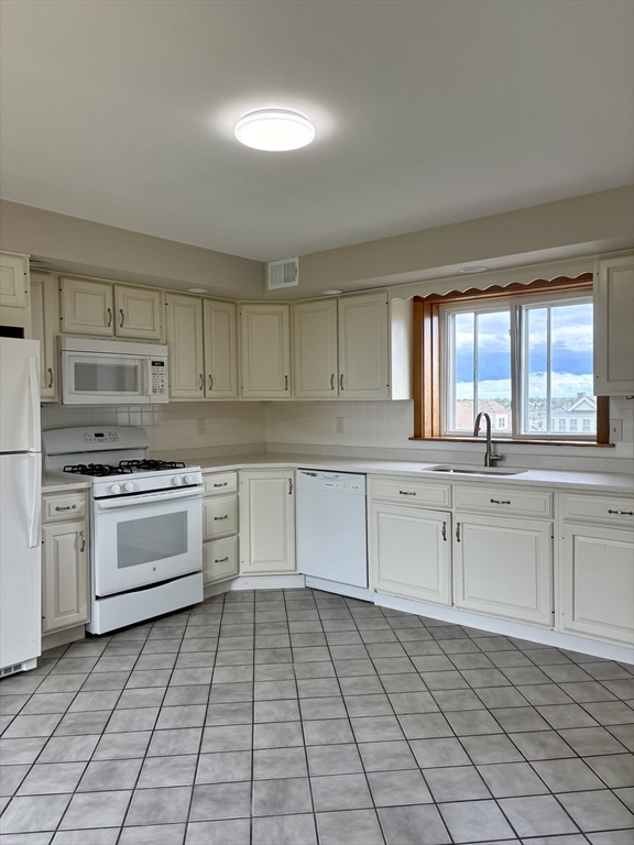 40 Orient Ave, Boston, Massachusetts, 3 Bedrooms Bedrooms, 6 Rooms Rooms,1 BathroomBathrooms,Residential Lease,For Rent,Orient Ave,73379717