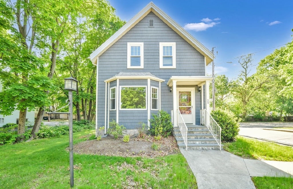 569 Washington St, Braintree, Massachusetts, 2 Bedrooms Bedrooms, 10 Rooms Rooms,2 BathroomsBathrooms,Residential Income,For Sale,Washington St,73379983