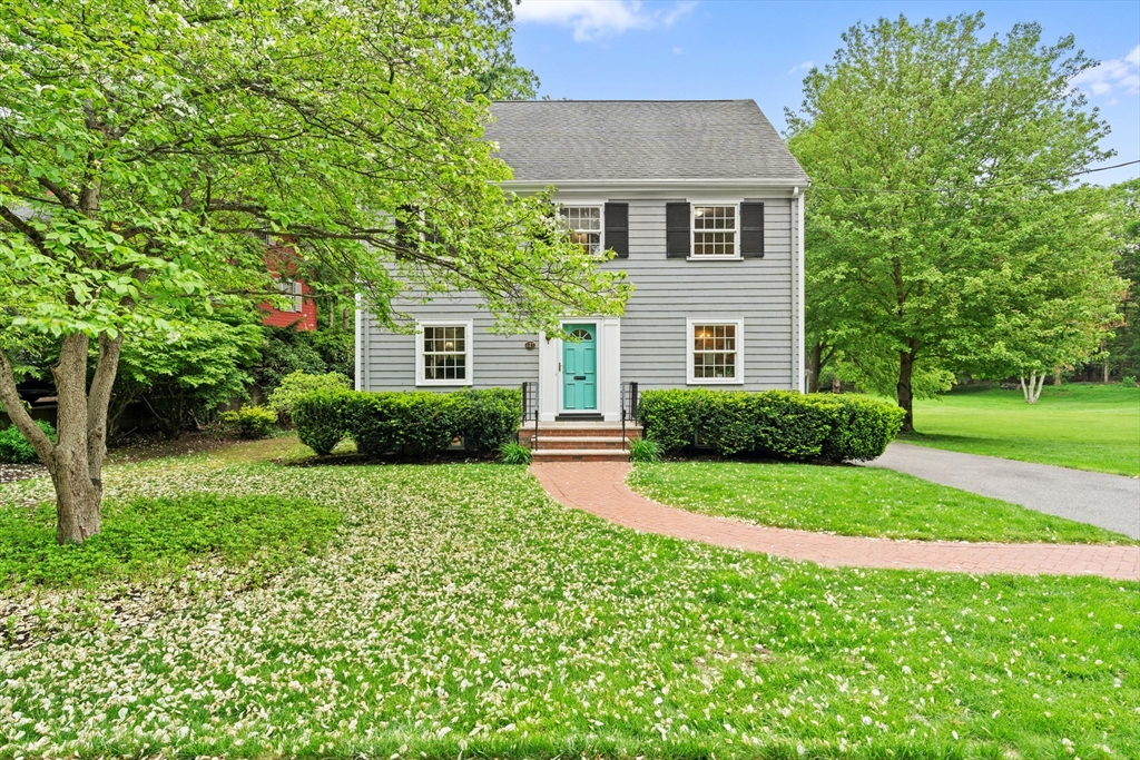 127 Allerton Rd, Milton, Massachusetts, 3 Bedrooms Bedrooms, 9 Rooms Rooms,2.5 BathroomsBathrooms,Residential,For Sale,Allerton Rd,73380006